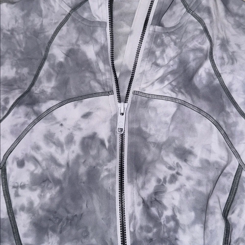 Lululemon - Picture 3 of 5